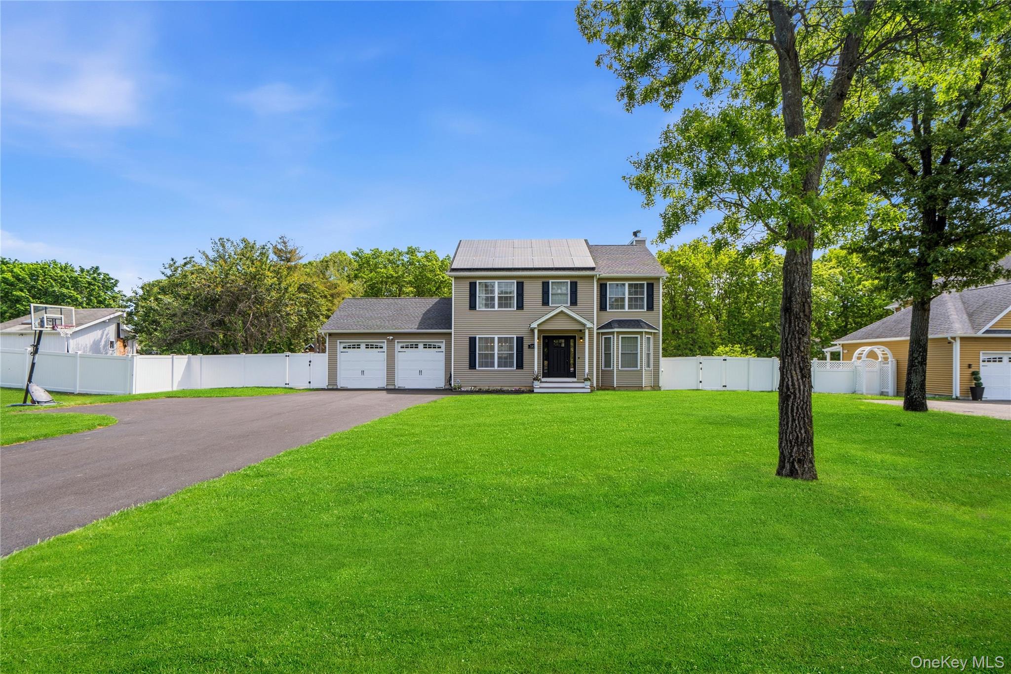 587 Blue Point Road Holtsville, NY 11742 - Photo 2 of 38
