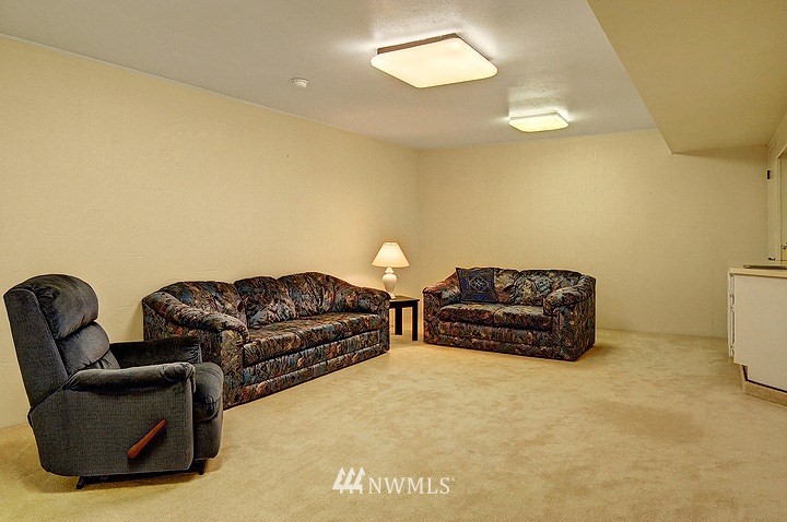 2012 Lincoln Circle Southeast Renton, WA 98055 - Photo 11 of 15