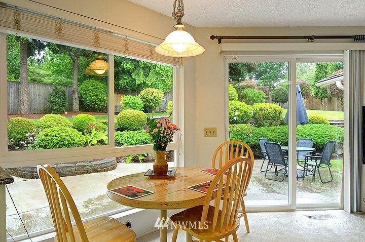 2012 Lincoln Circle Southeast Renton, WA 98055 - Photo 6 of 15