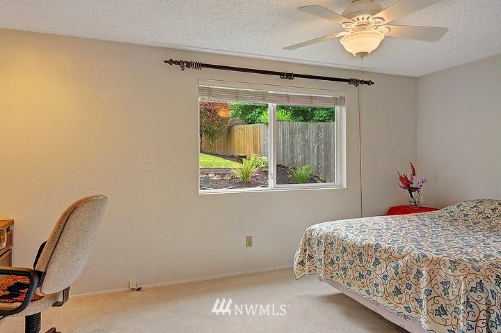 2012 Lincoln Circle Southeast Renton, WA 98055 - Photo 9 of 15