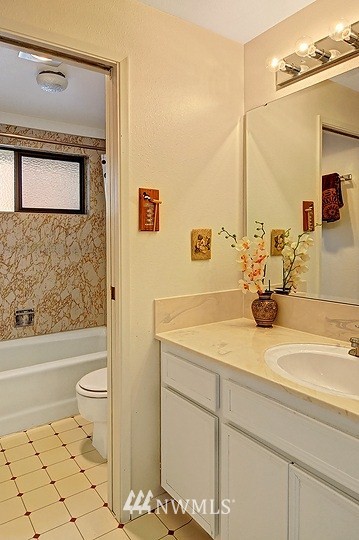 2012 Lincoln Circle Southeast Renton, WA 98055 - Photo 10 of 15