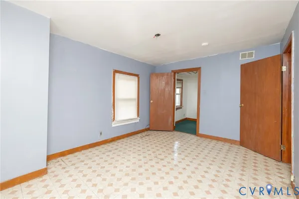 a view of empty room with window