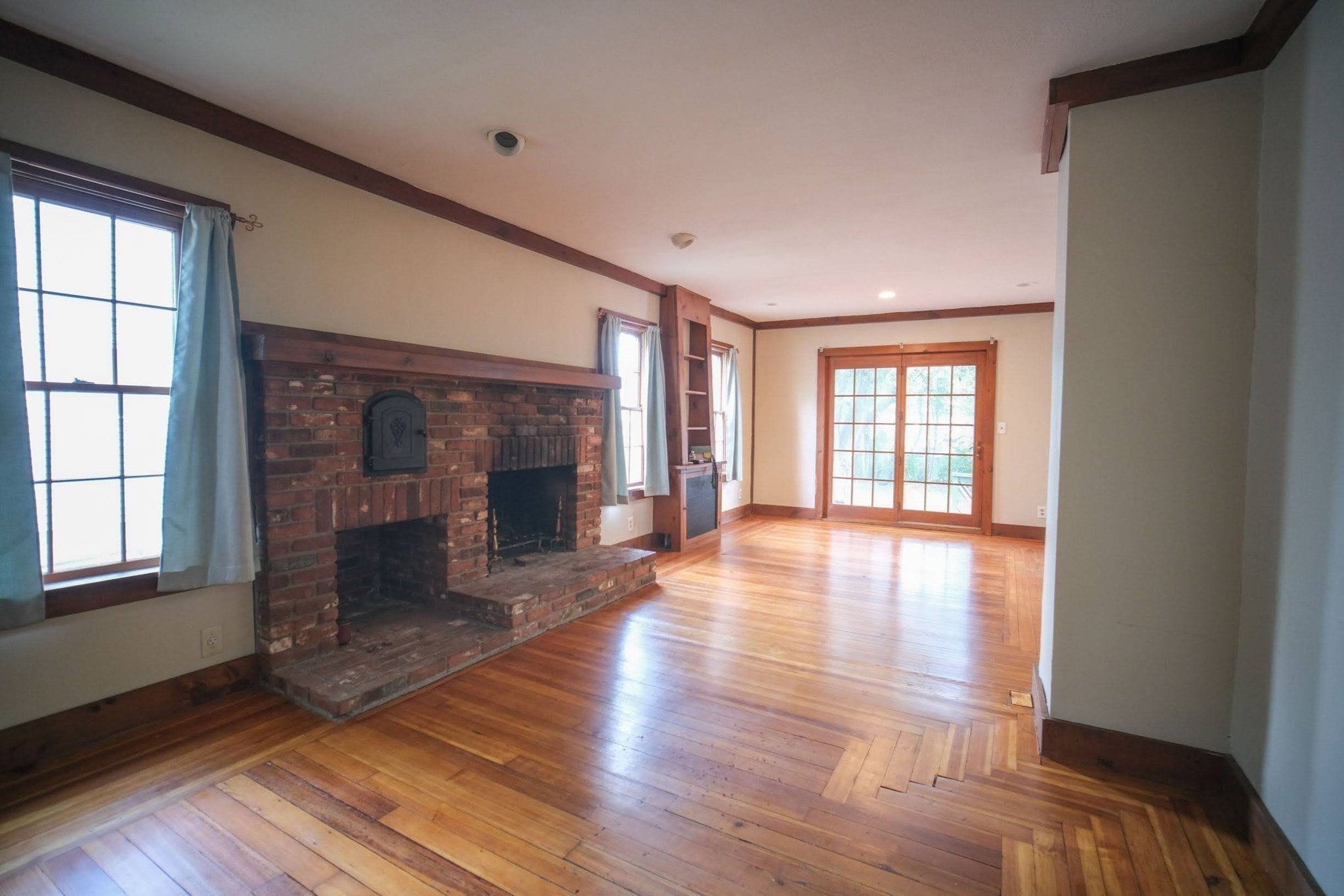 103 Farnsworth Street Springfield, MA 01107 - Photo 6 of 23 Gallery Image 6