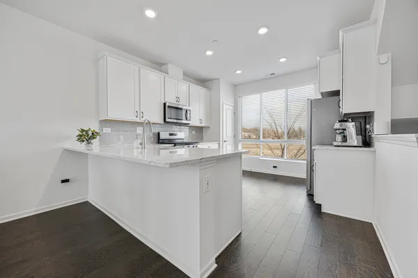 $509,000 | 2317 Alumni Drive, Schaumburg, IL 60173