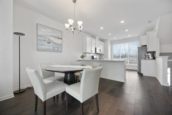 $509,000 | 2317 Alumni Drive, Schaumburg, IL 60173