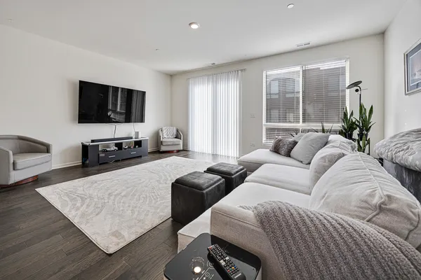 $509,000 | 2317 Alumni Drive, Schaumburg, IL 60173