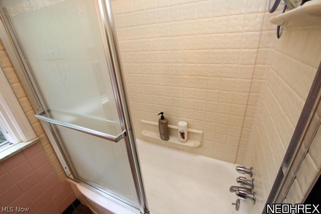 1588 Sheffield Road Cleveland, OH 44121 - Photo 12 of 19 FULL BATH