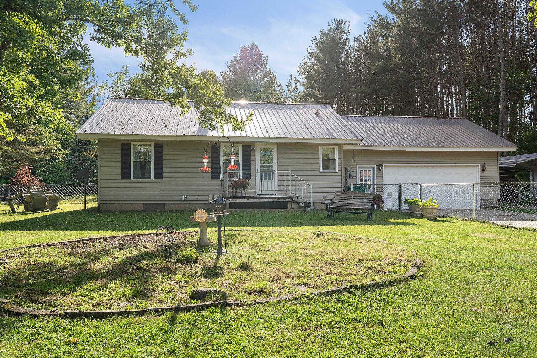 6953 South Lakola Road Reed City, MI 49677 - Photo 1 of 29 16-web-or-mls-DSC03561