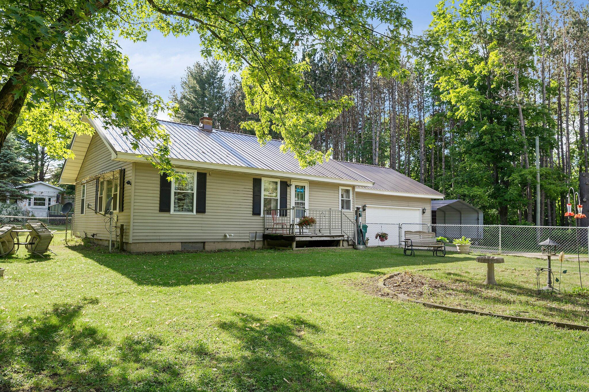 6953 South Lakola Road Reed City, MI 49677 - Photo 2 of 29 17-web-or-mls-DSC03564