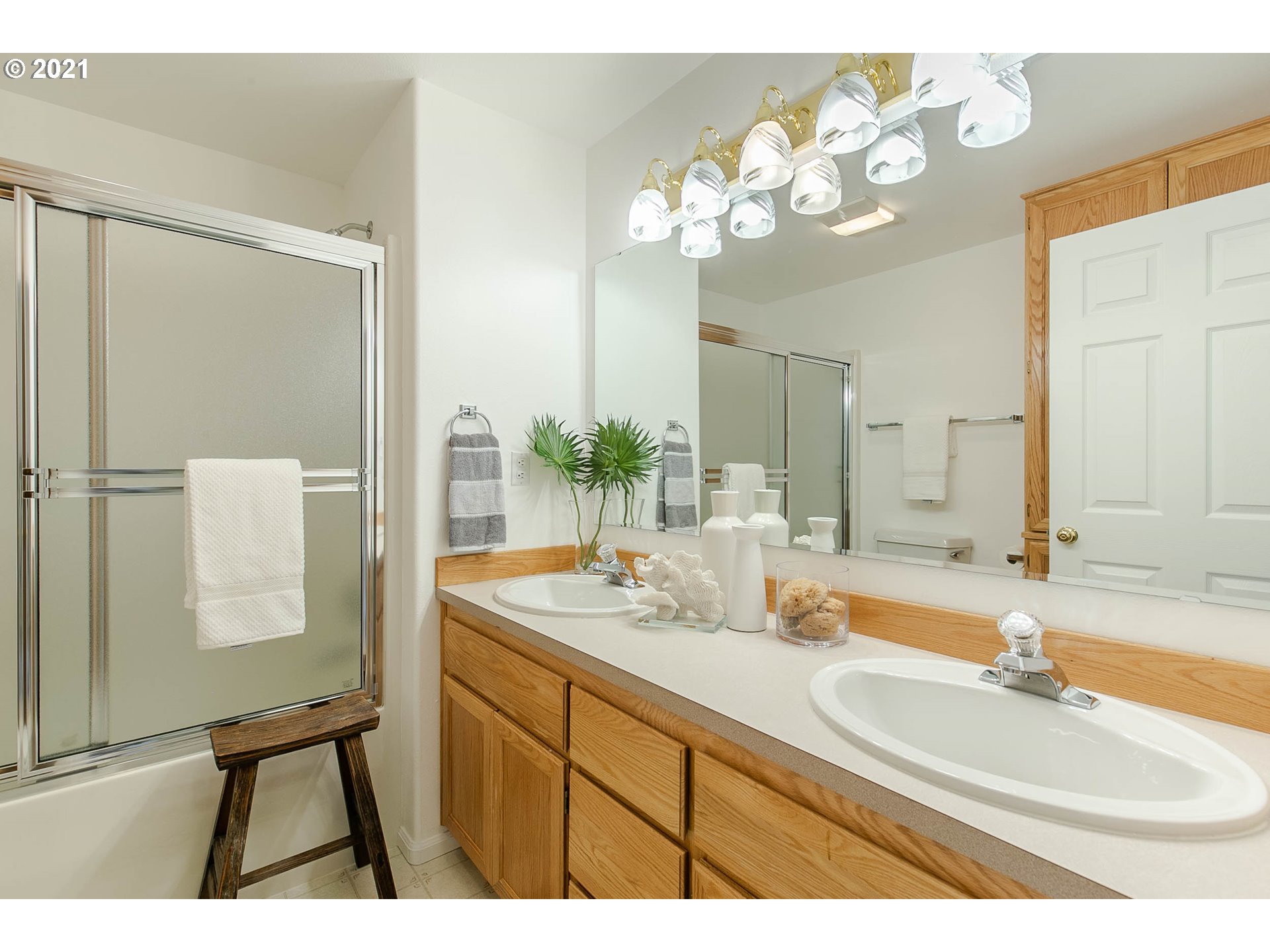 1605 Oak Patch Road Eugene, OR 97402 - Photo 14 of 20 Gallery Image 14