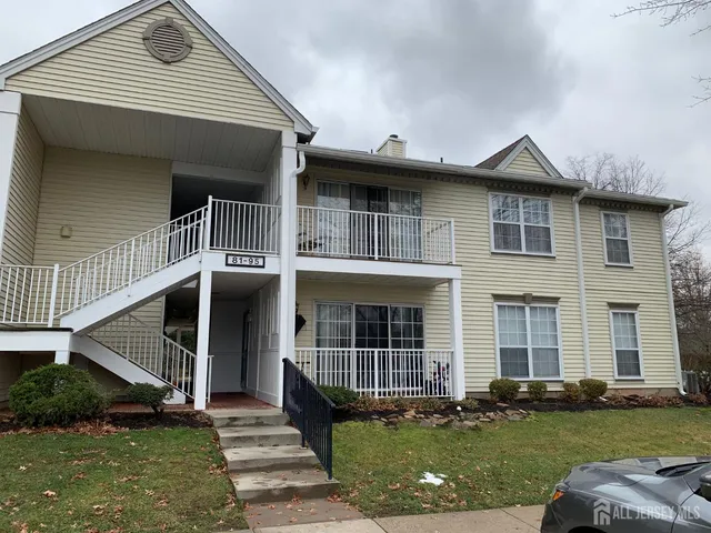 $369,900 | 93 Caitlin Court, Franklin Park, NJ 08823