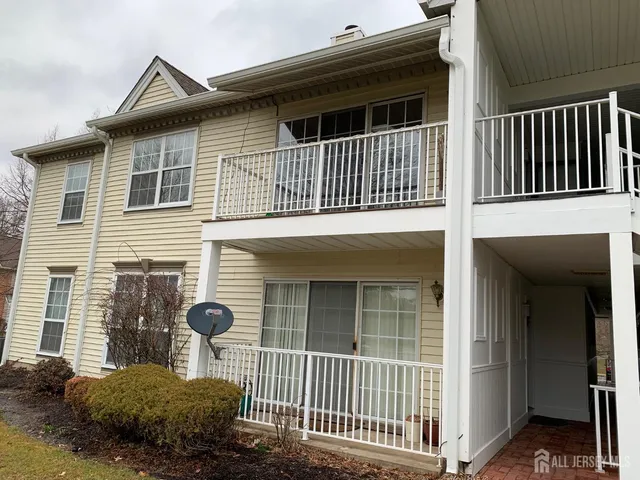 $369,900 | 93 Caitlin Court, Franklin Park, NJ 08823