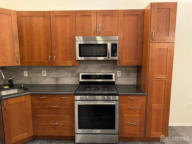 $369,900 | 93 Caitlin Court, Franklin Park, NJ 08823