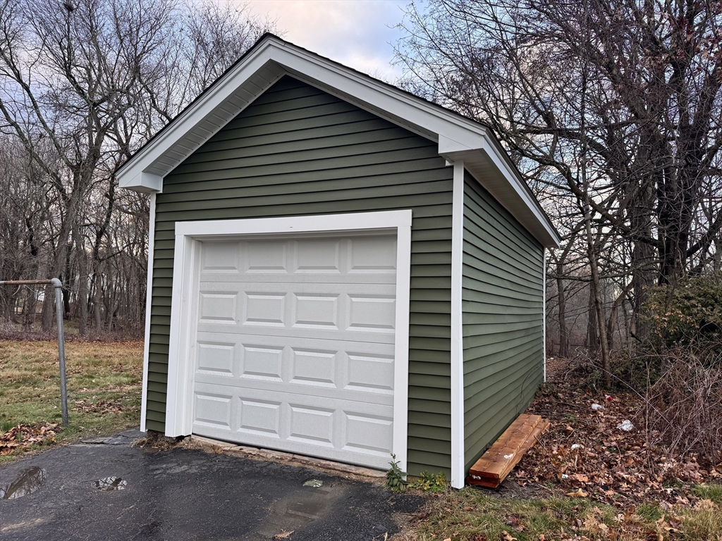 9 Idalla Avenue Worcester, MA 01606 - Photo 14 of 16 a front view of house
