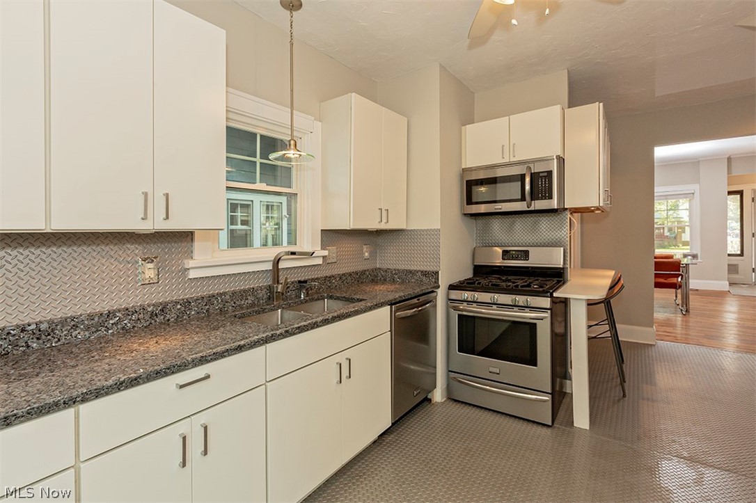 2260 Briarwood Road Cleveland, OH 44118 - Photo 14 of 35