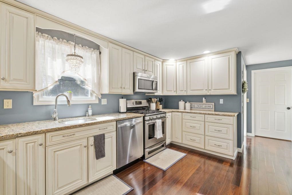 486 Josiah Bartlett Road Concord, NH 03301 - Photo 9 of 37