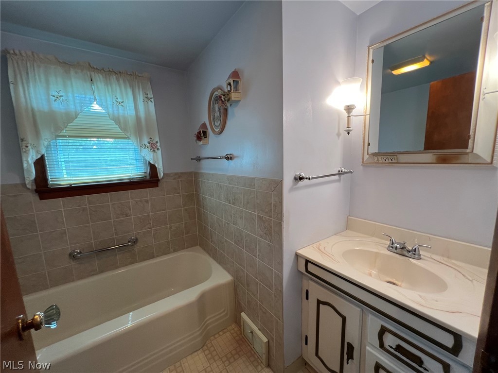 6030 Firestone Road Northeast Canton, OH 44721 - Photo 10 of 21 Bathroom 1