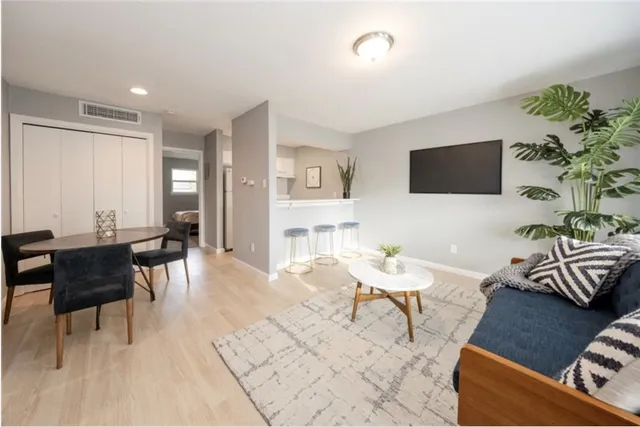 $900 | 2610 Ektom Drive, Unit B, Austin, TX 78745