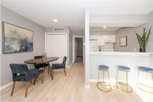 $900 | 2610 Ektom Drive, Unit B, Austin, TX 78745