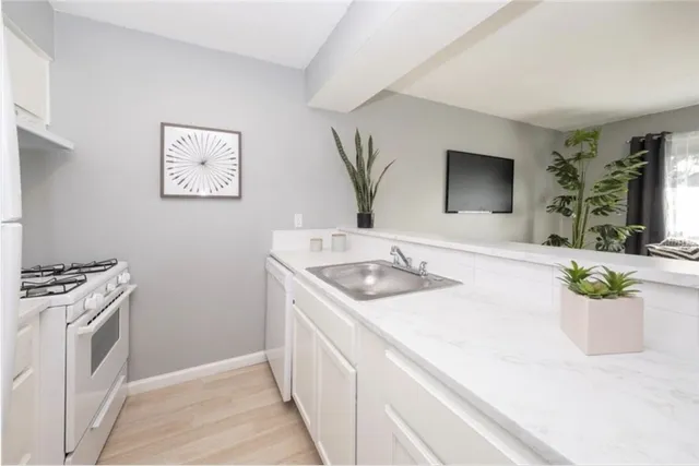 $900 | 2610 Ektom Drive, Unit B, Austin, TX 78745