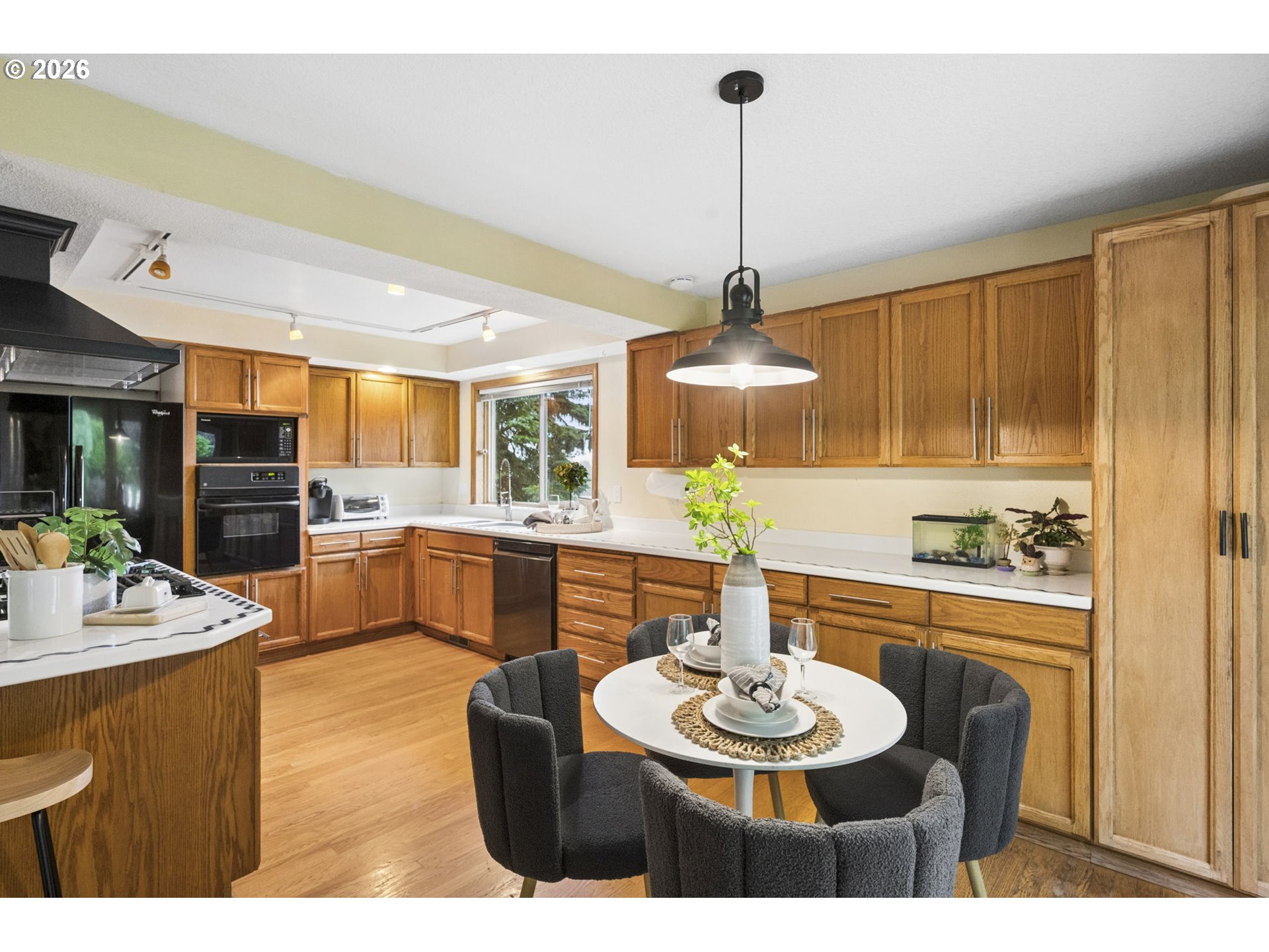 828 Southwest Wilson Court Gresham, OR 97080 - Photo 10 of 48 Kitchen/Nook