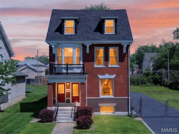 $549,900 | 5843 Enright Avenue, St. Louis, MO 63112
