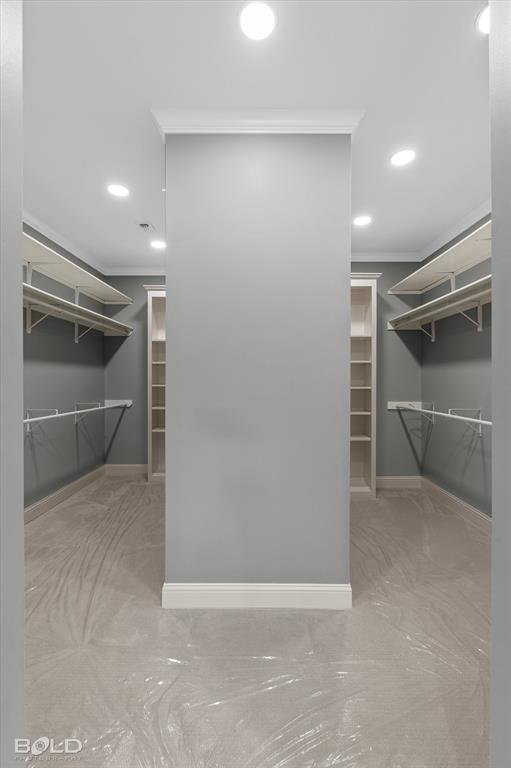 6012 East Ridge Drive Shreveport, LA 71106 - Photo 20 of 40 His and Hers Walk-In Closet with ideal wall-space for full length mirror