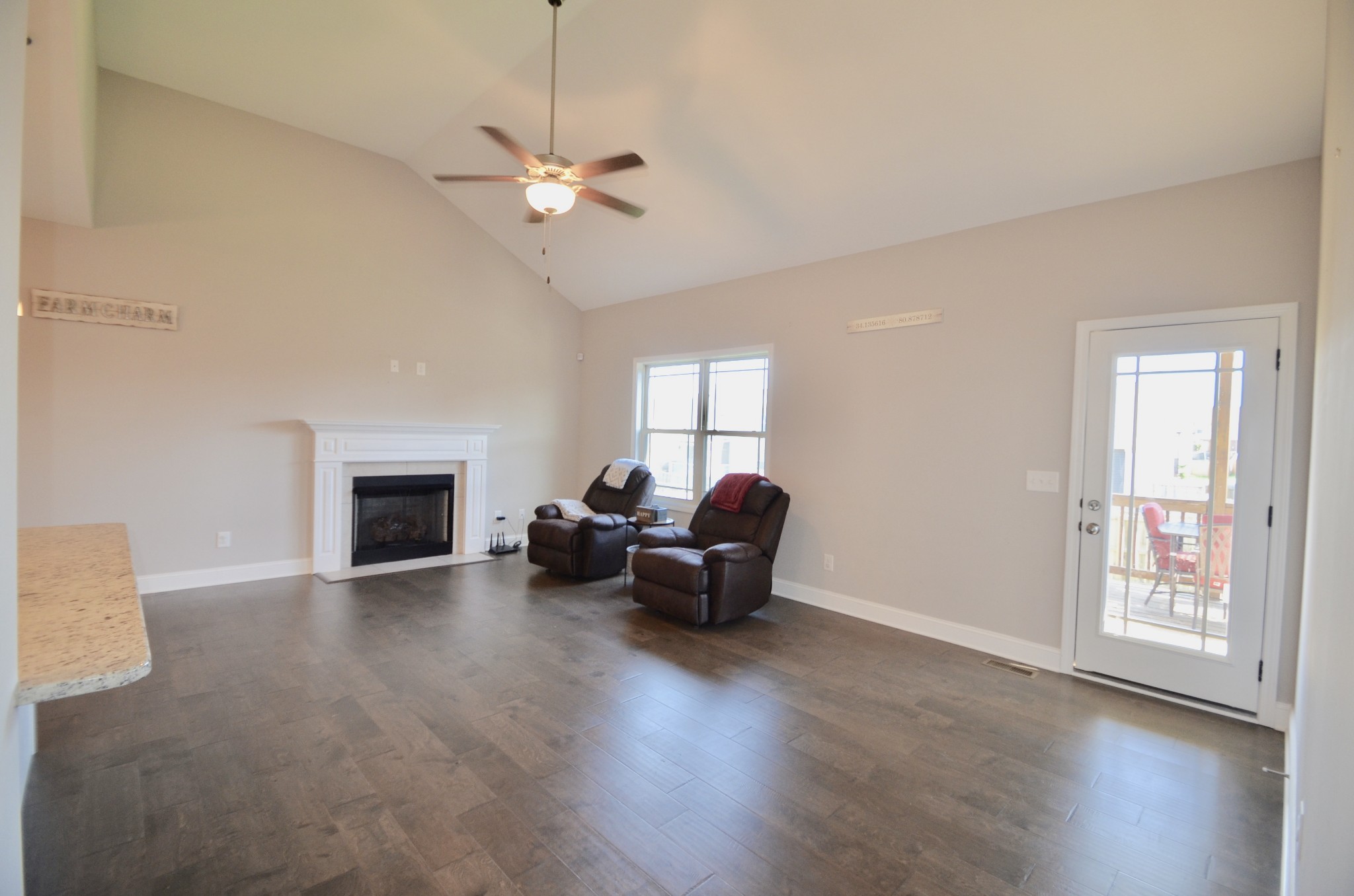 1032 Charles Thomas Road Clarksville, TN 37042 - Photo 4 of 24 Gallery Image 4