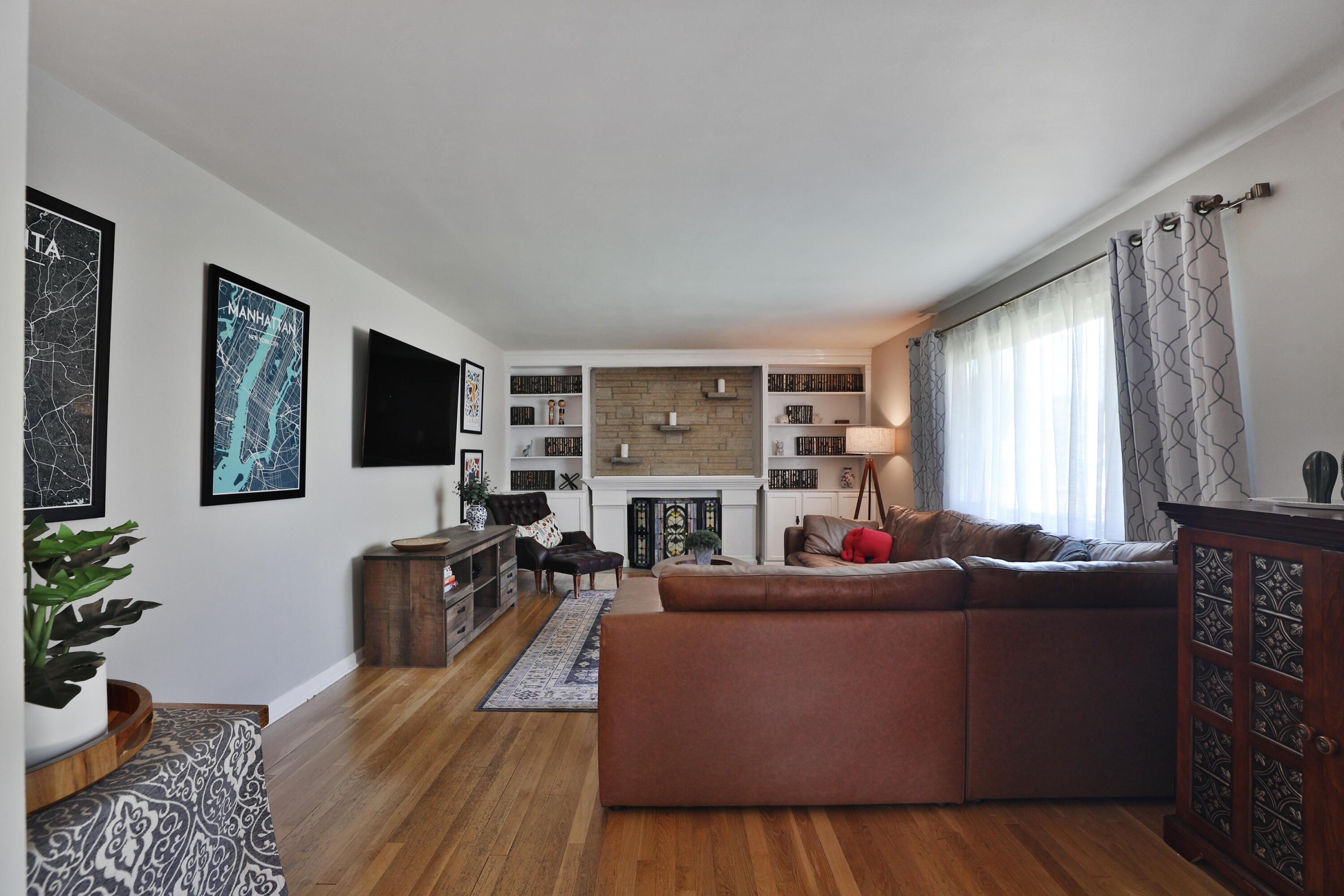 315 South Kellner Road Columbus, OH 43209 - Photo 7 of 51 Wood floors, large new picture window, gas log fireplace.