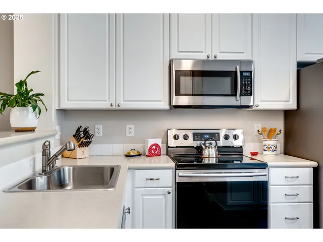 $359,900 | 3932 Southwest 182nd Place, Beaverton, OR 97078