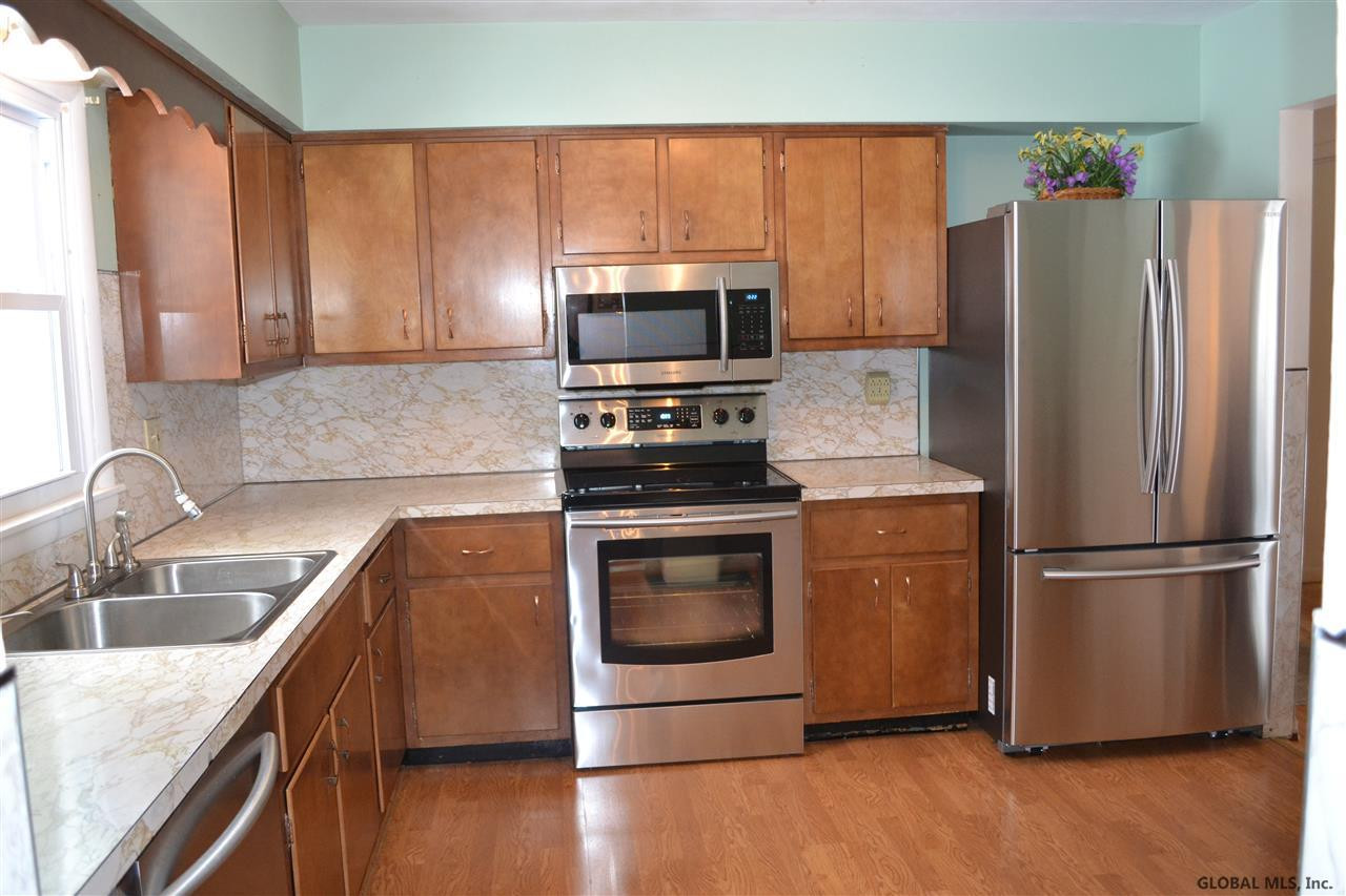21 Eberle Road Colonie, NY 12110 - Photo 4 of 14 Photo 4