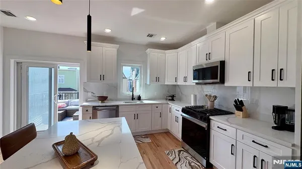 $4,750 | 367 Devon Street, Unit 2, Kearny, NJ 07032