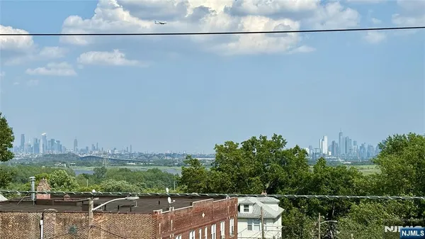 $4,750 | 367 Devon Street, Unit 2, Kearny, NJ 07032