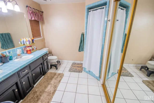 a view of an entryway