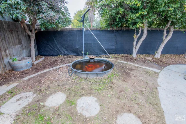a view of a storage & utility room with washer and dryer