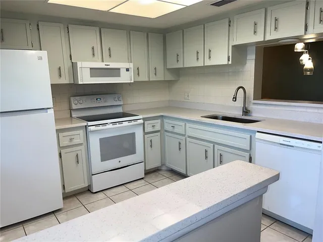 $1,800 | 871 New York Avenue, Unit 104, Dunedin, FL 34698