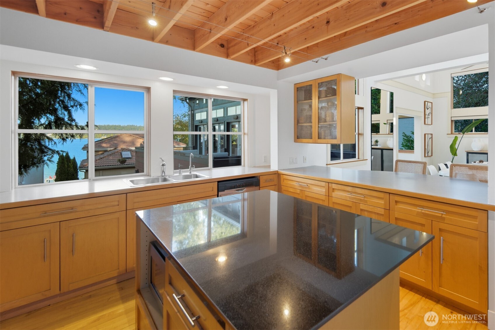 8770 Sand Point Way Northeast Seattle, WA 98115 - Photo 14 of 40