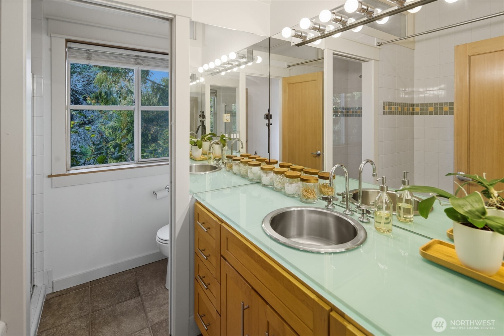 8770 Sand Point Way Northeast Seattle, WA 98115 - Photo 17 of 40