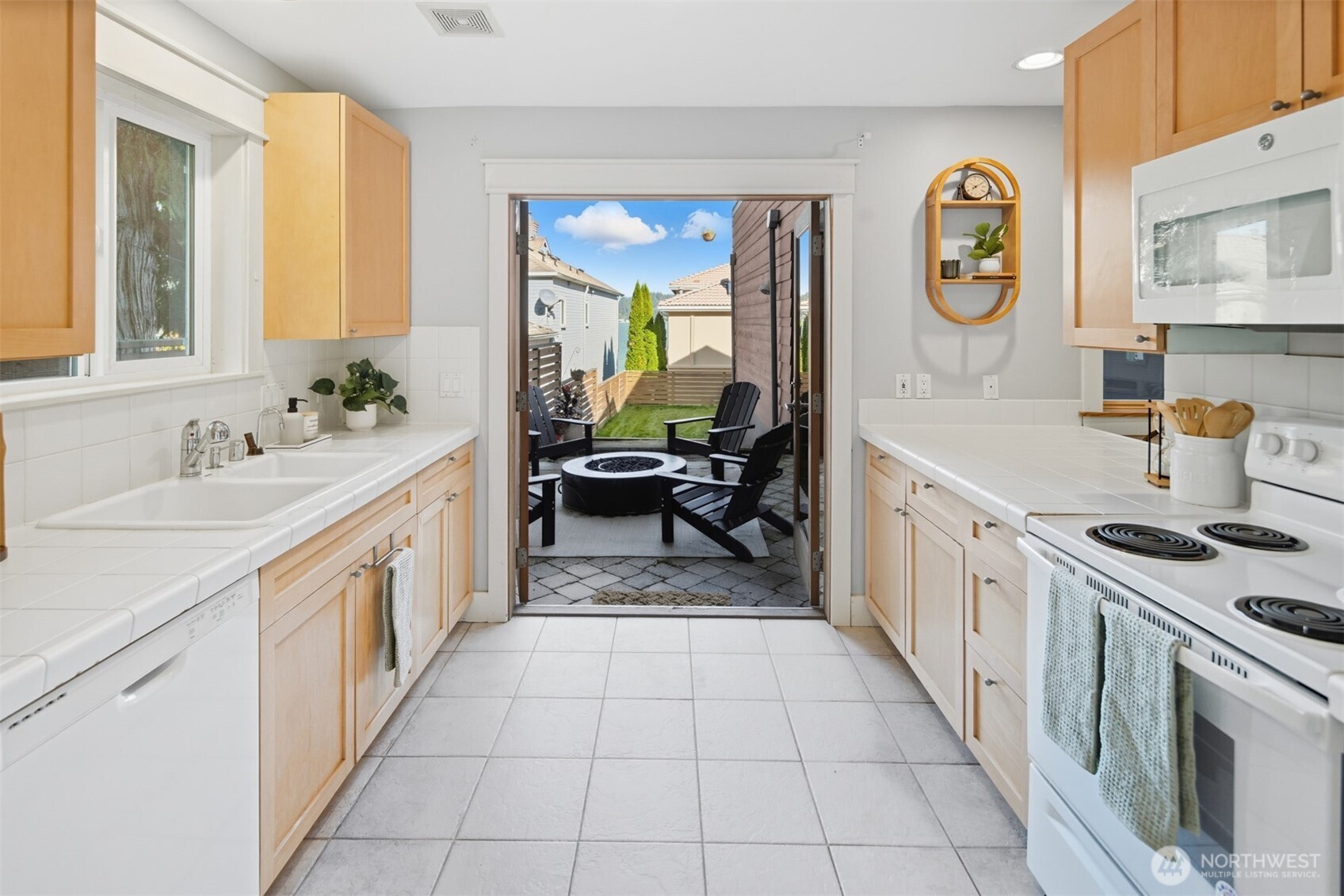 8770 Sand Point Way Northeast Seattle, WA 98115 - Photo 20 of 40