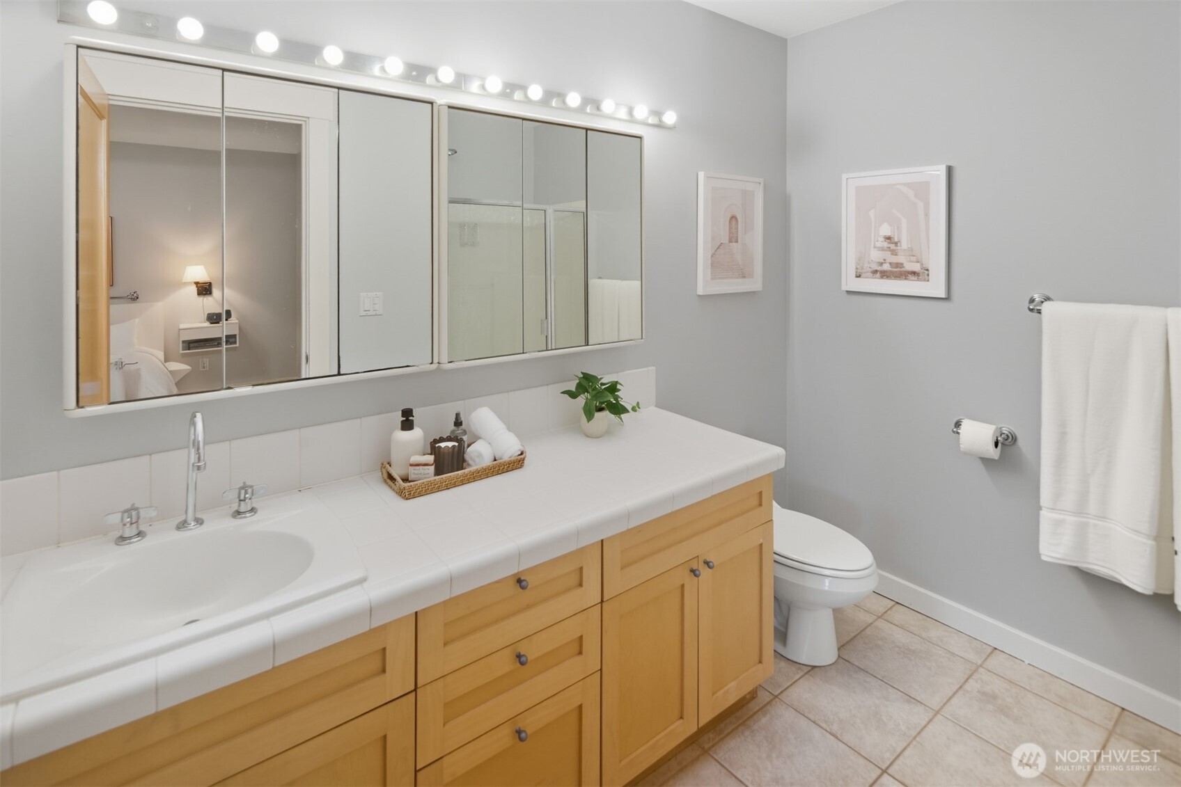 8770 Sand Point Way Northeast Seattle, WA 98115 - Photo 25 of 40