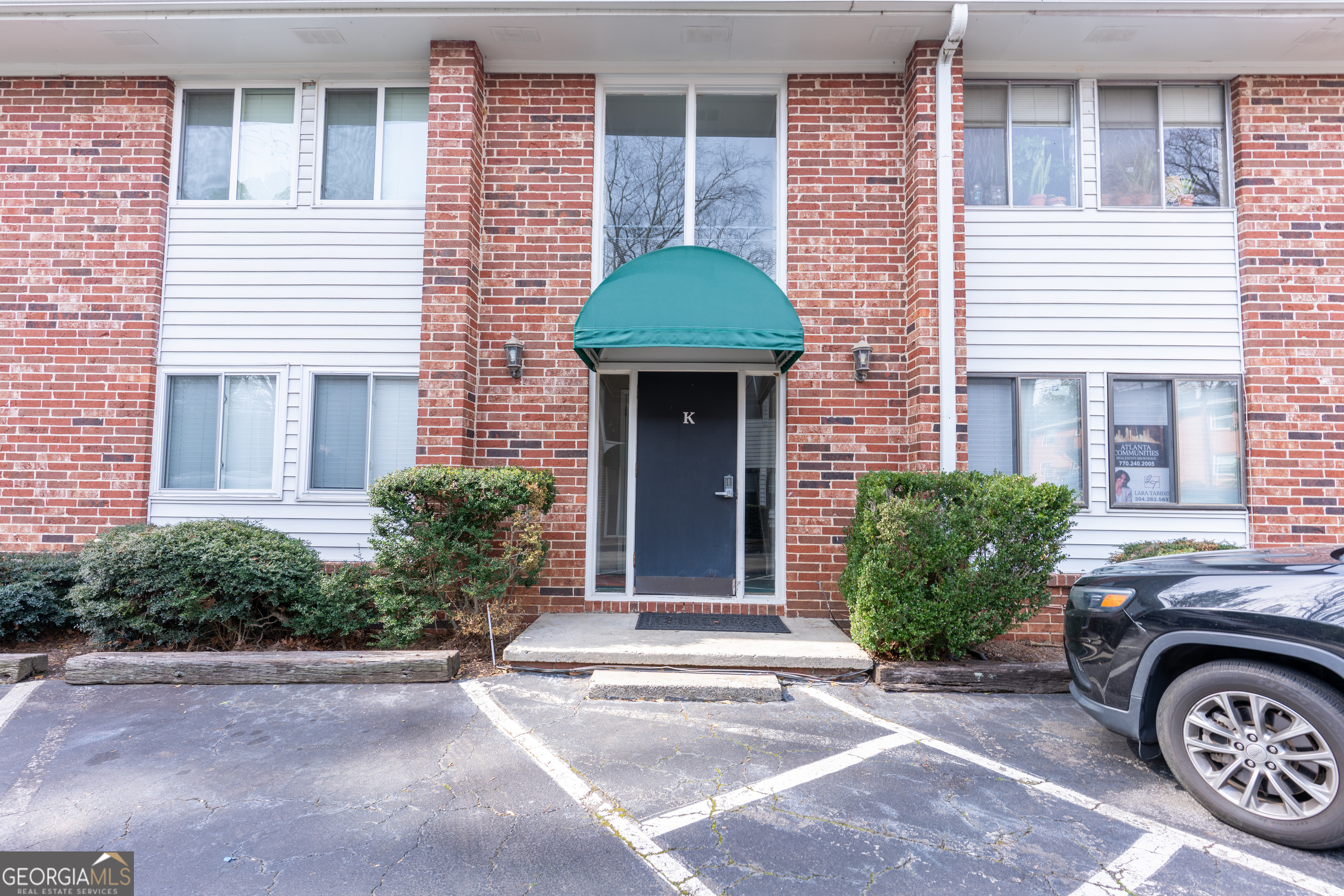 4266 Roswell Road Northeast, Unit K2 Atlanta, GA 30342 - Photo 18 of 18 a front view of a house with garden