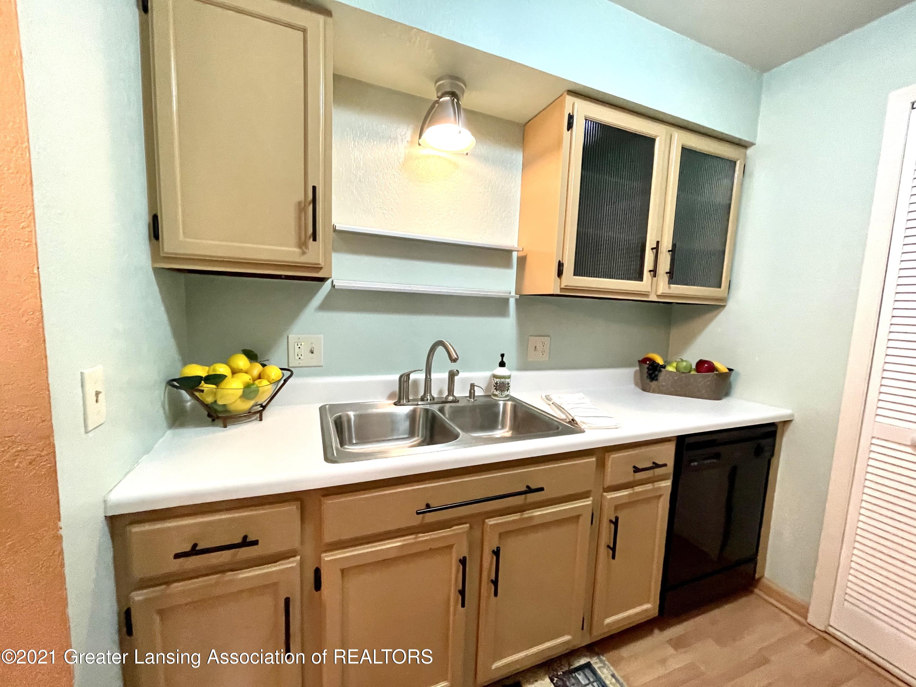 5402 Maple Ridge Road, Unit 6 Haslett, MI 48840 - Photo 10 of 21 kitchen 3