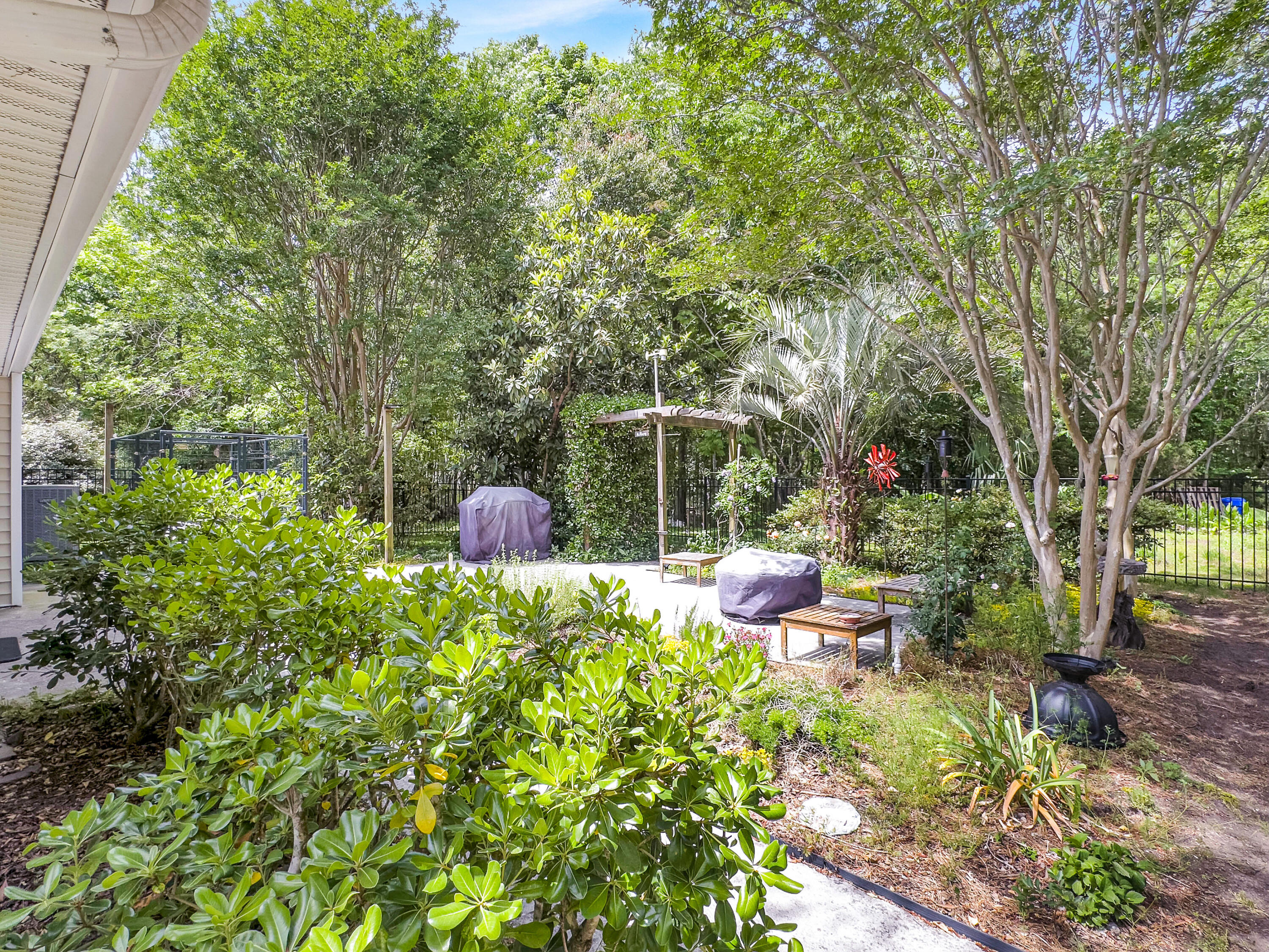 1061 Reverend Joseph Heyward Road Charleston, SC 29414 - Photo 31 of 57 garden and backyard