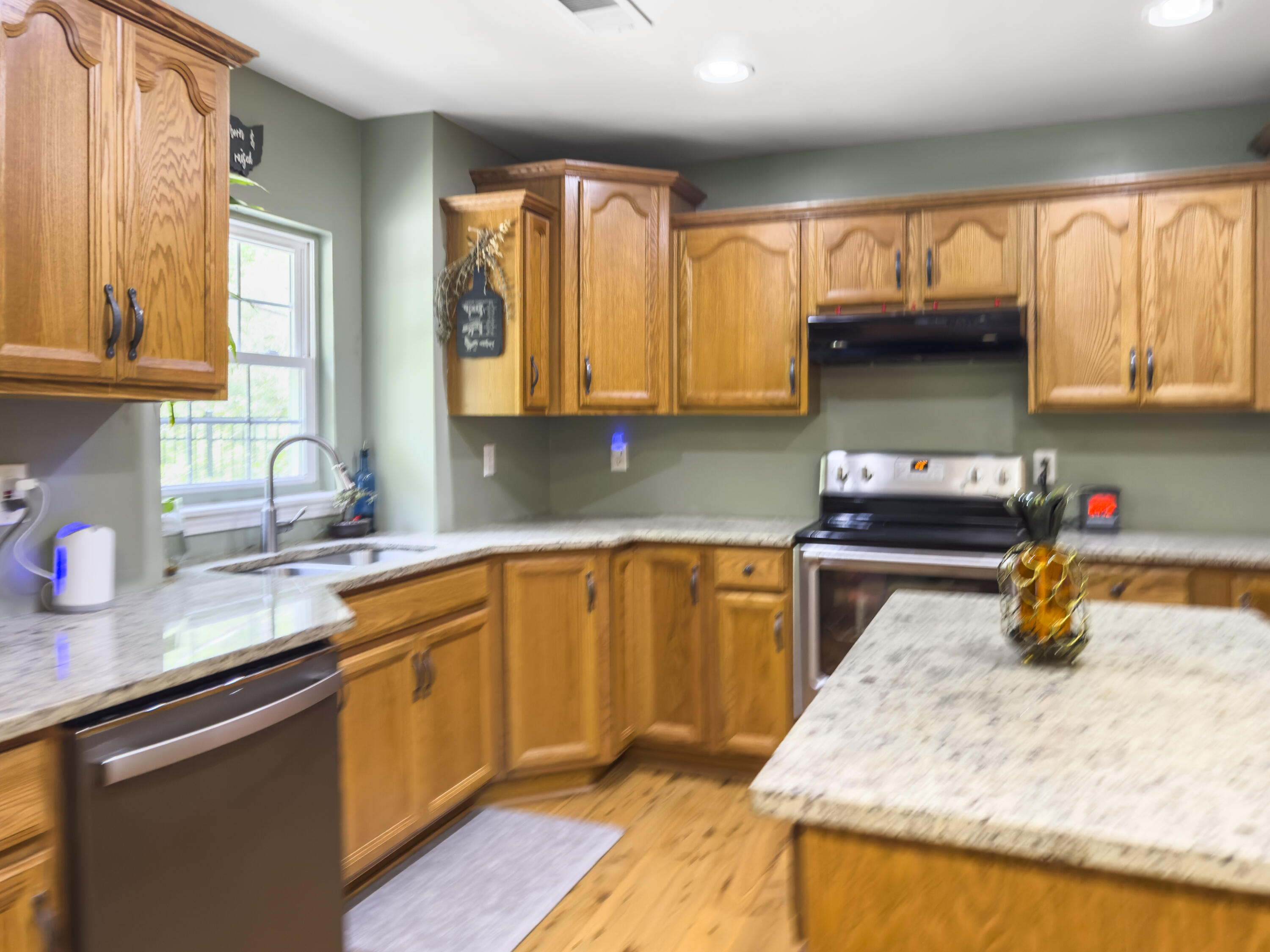 1061 Reverend Joseph Heyward Road Charleston, SC 29414 - Photo 6 of 57 kitchen