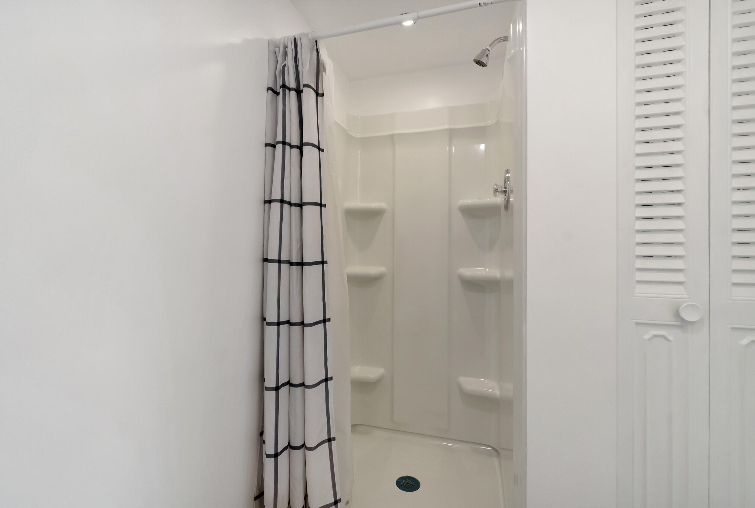 50 Southeast 12th Street, Unit 165 Boca Raton, FL 33432 - Photo 24 of 36 Master Bathroom