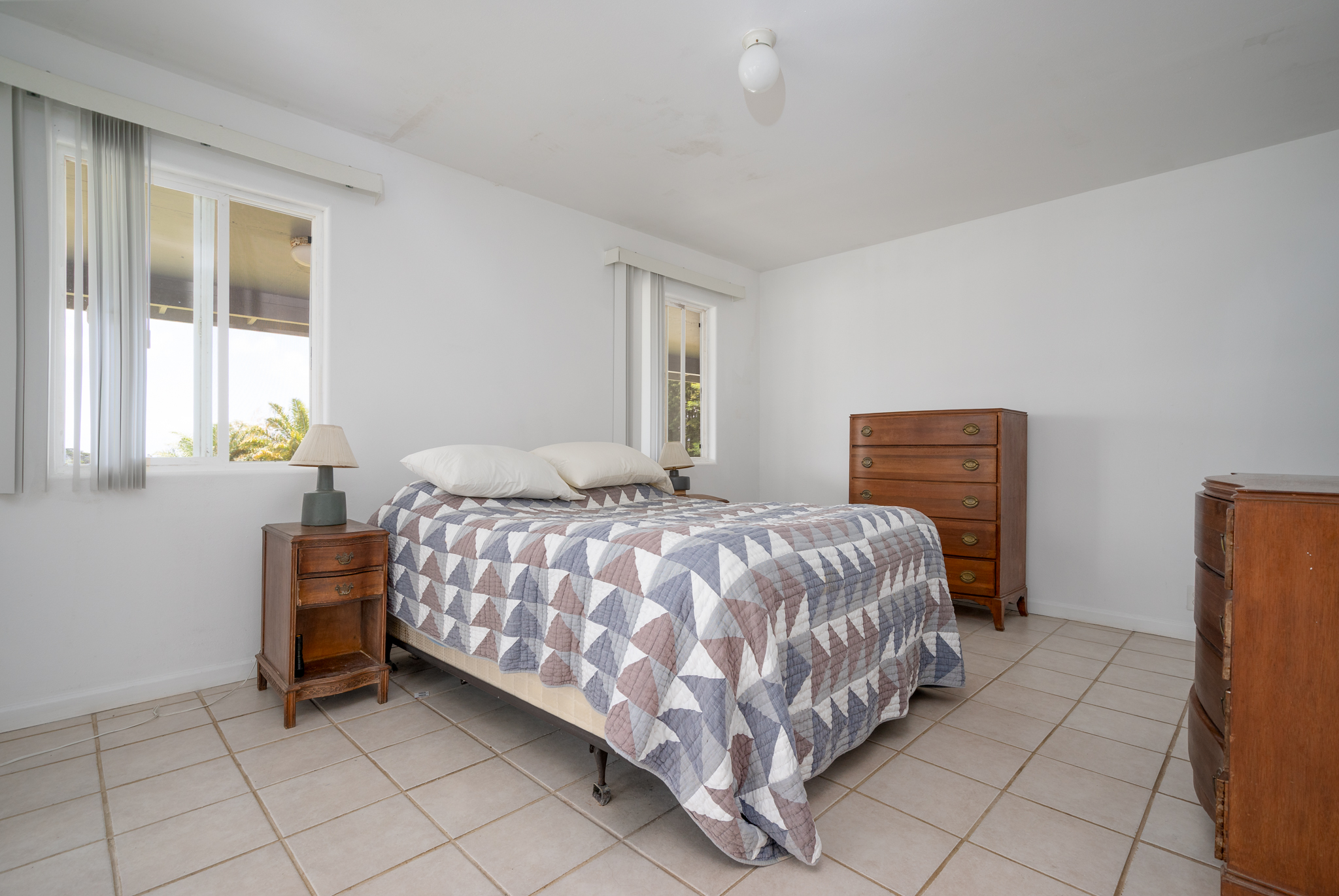 18-3840 South Lauko Road Mountain View, HI 96771 - Photo 11 of 30 a bedroom with a bed and a window