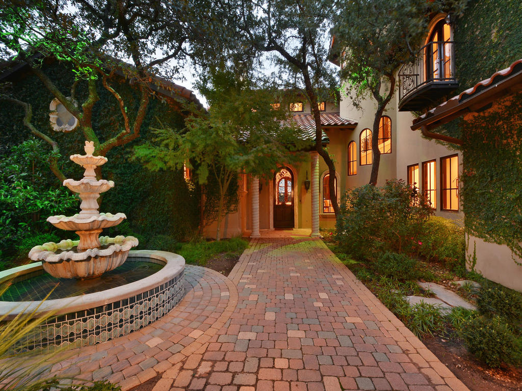 1400 Barton Creek Boulevard Austin, TX 78735 - Photo 1 of 1 a porch with a table and a chairs