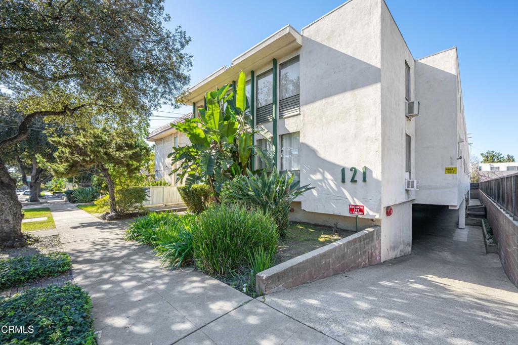121 South Chester Avenue, Unit 6 Pasadena, CA 91106 - Photo 2 of 24 DSC_0604