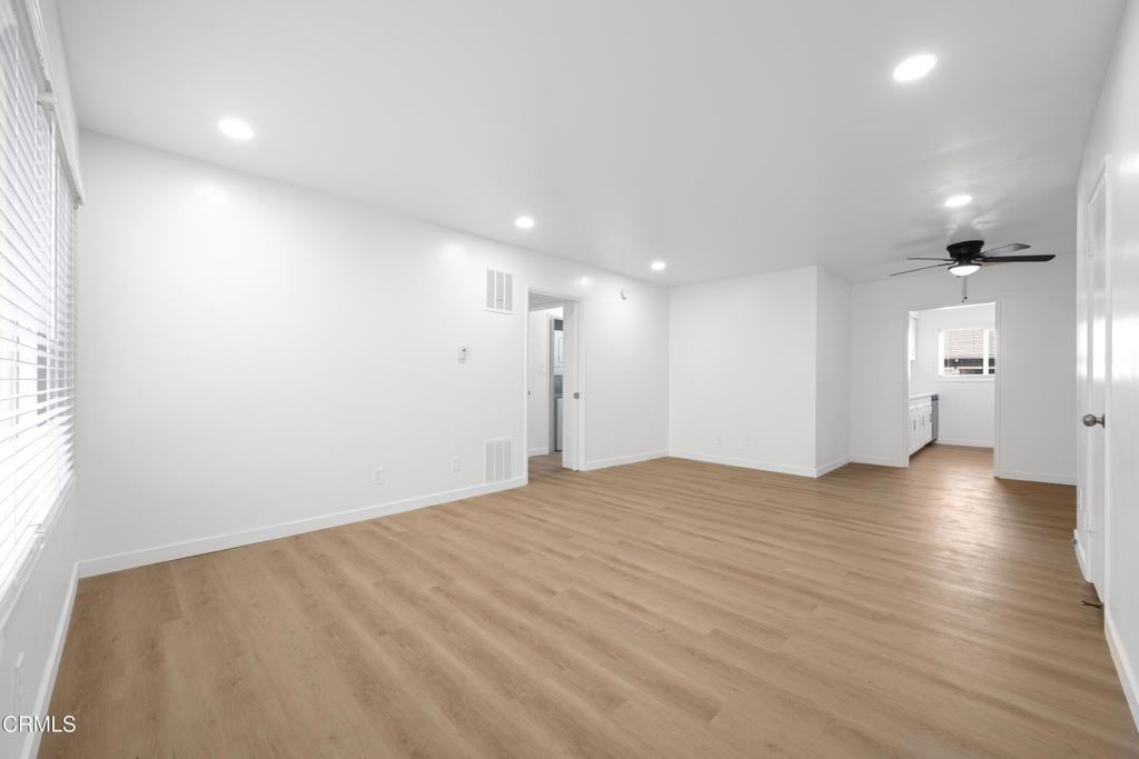 121 South Chester Avenue, Unit 6 Pasadena, CA 91106 - Photo 3 of 24 DSC_0613