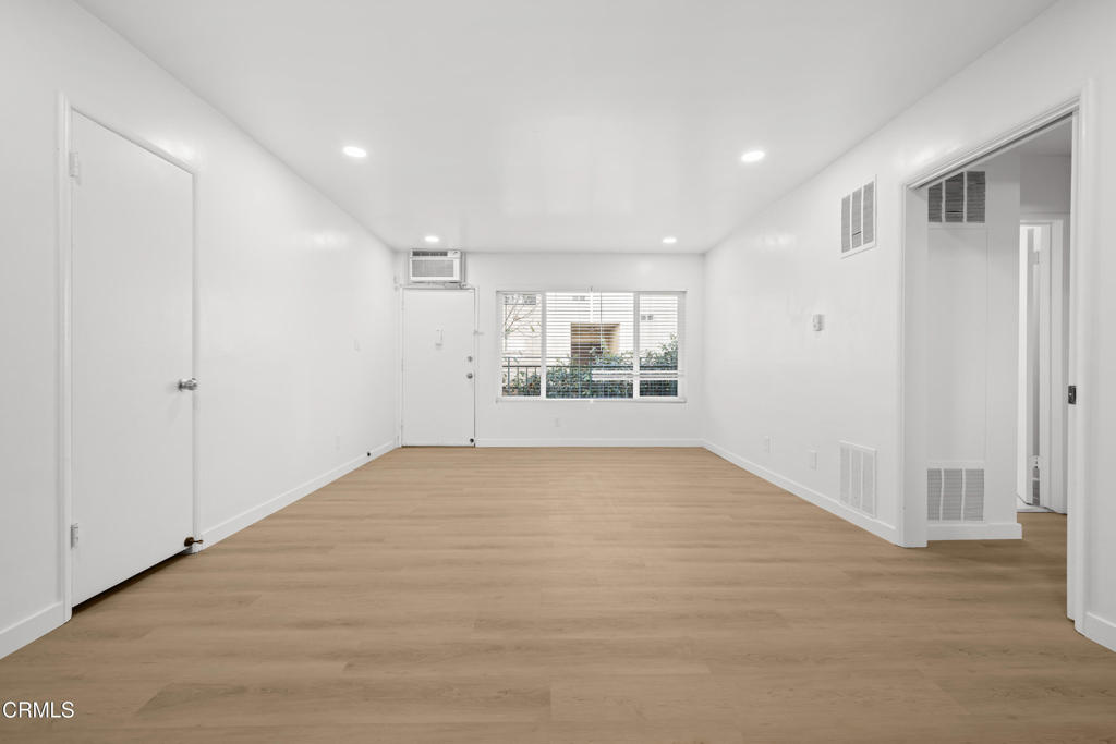 121 South Chester Avenue, Unit 6 Pasadena, CA 91106 - Photo 7 of 24 DSC_0619